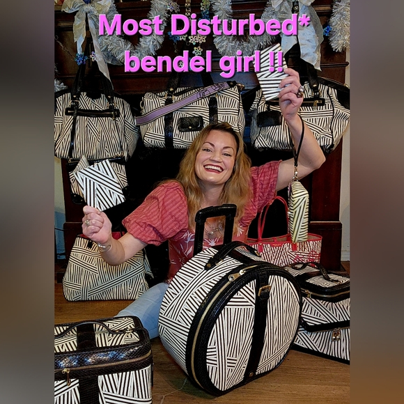 Meet your Posher, Mari - Picture 3 of 9